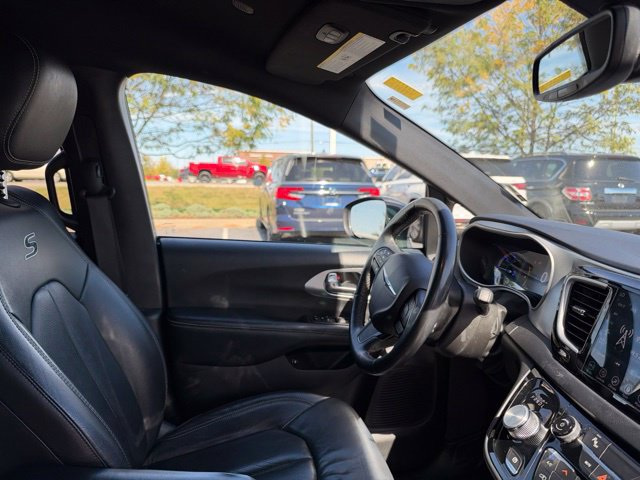 Used 2020 Chrysler Pacifica Touring-L w/ S Appearance Package FWD image 37