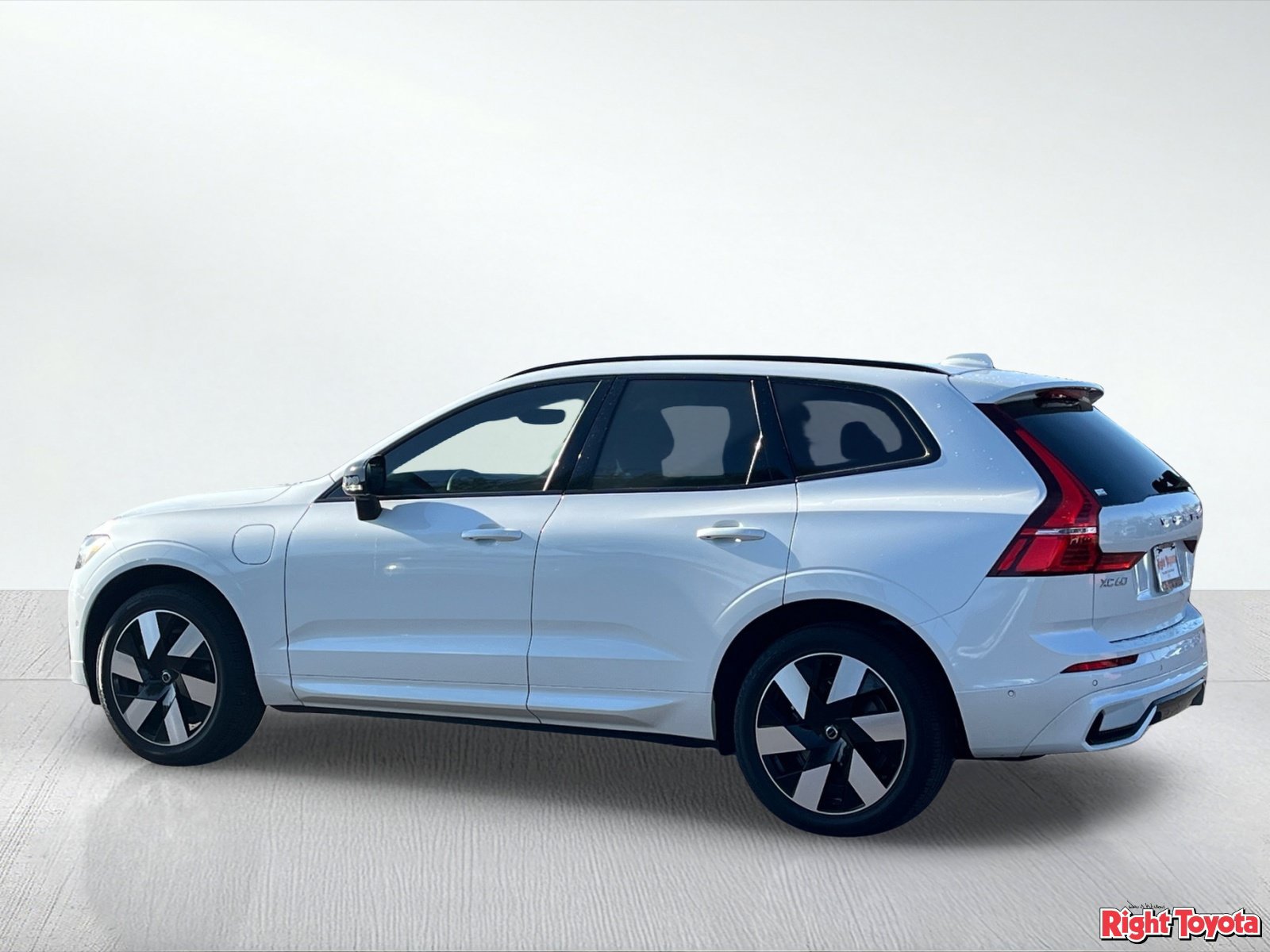 Used 2025 Volvo XC60 T8 Plus AWD/4WD image 4