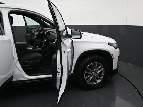 Used 2023 Chevrolet Traverse LT AWD/4WD image 9