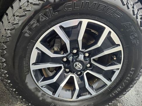 Used 2022 Toyota Tacoma TRD Sport image 23