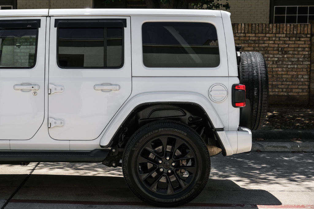 Used 2021 Jeep Wrangler Unlimited Sahara AWD/4WD image 23