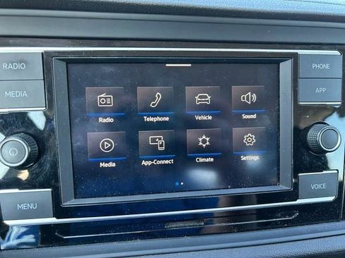 Used 2022 Volkswagen Jetta SE image 31