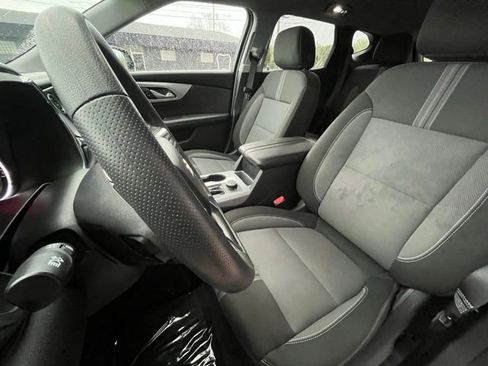 Used 2025 Chevrolet Blazer LT AWD/4WD image 19