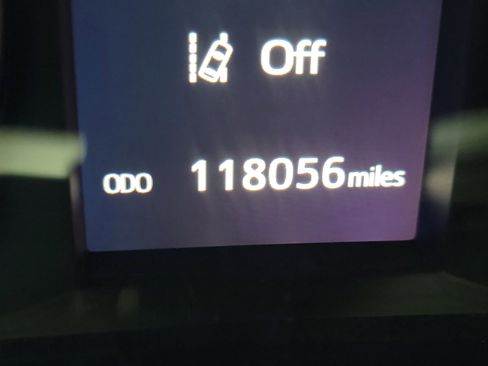 Used 2019 Toyota Highlander LE AWD/4WD image 19