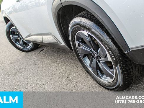 Used 2025 Nissan Rogue SV FWD image 14