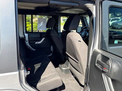 Used 2018 Jeep Wrangler Unlimited Sahara AWD/4WD image 25