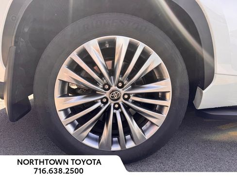 Used 2023 Toyota Highlander Platinum AWD/4WD image 23