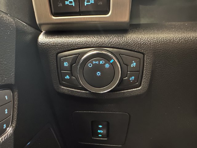 Used 2017 Ford F150 Platinum w/ Equipment Group 701A Luxury AWD/4WD image 20