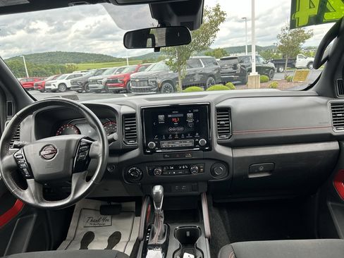 Used 2024 Nissan Frontier PRO-4X AWD/4WD image 17