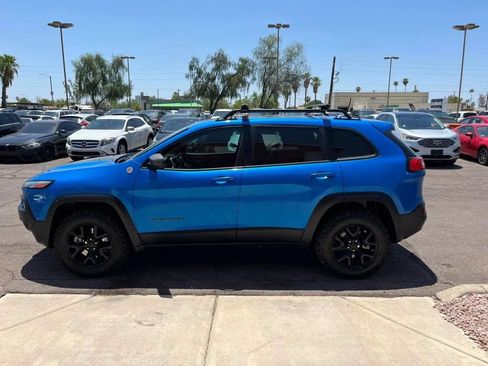 Used 2017 Jeep Cherokee Trailhawk w/ Comfort/Convenience Group AWD/4WD image 7