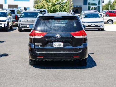 Used 2013 Toyota Sienna LE FWD image 4