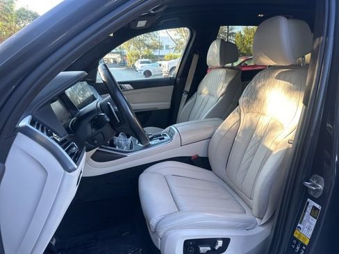 Used 2022 BMW X7 M50i image 20