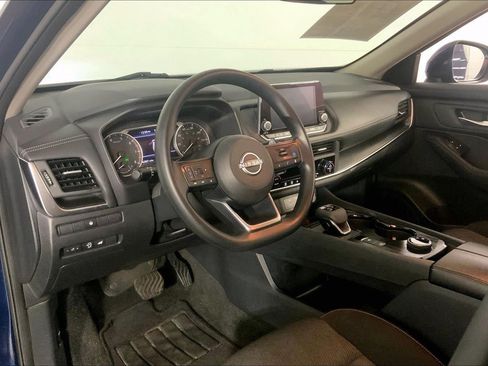 Used 2024 Nissan Rogue SV AWD/4WD image 14