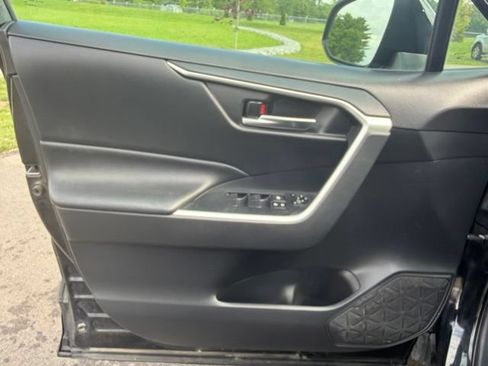 Used 2019 Toyota RAV4 XLE w/ Carpet Mat Package AWD/4WD image 20
