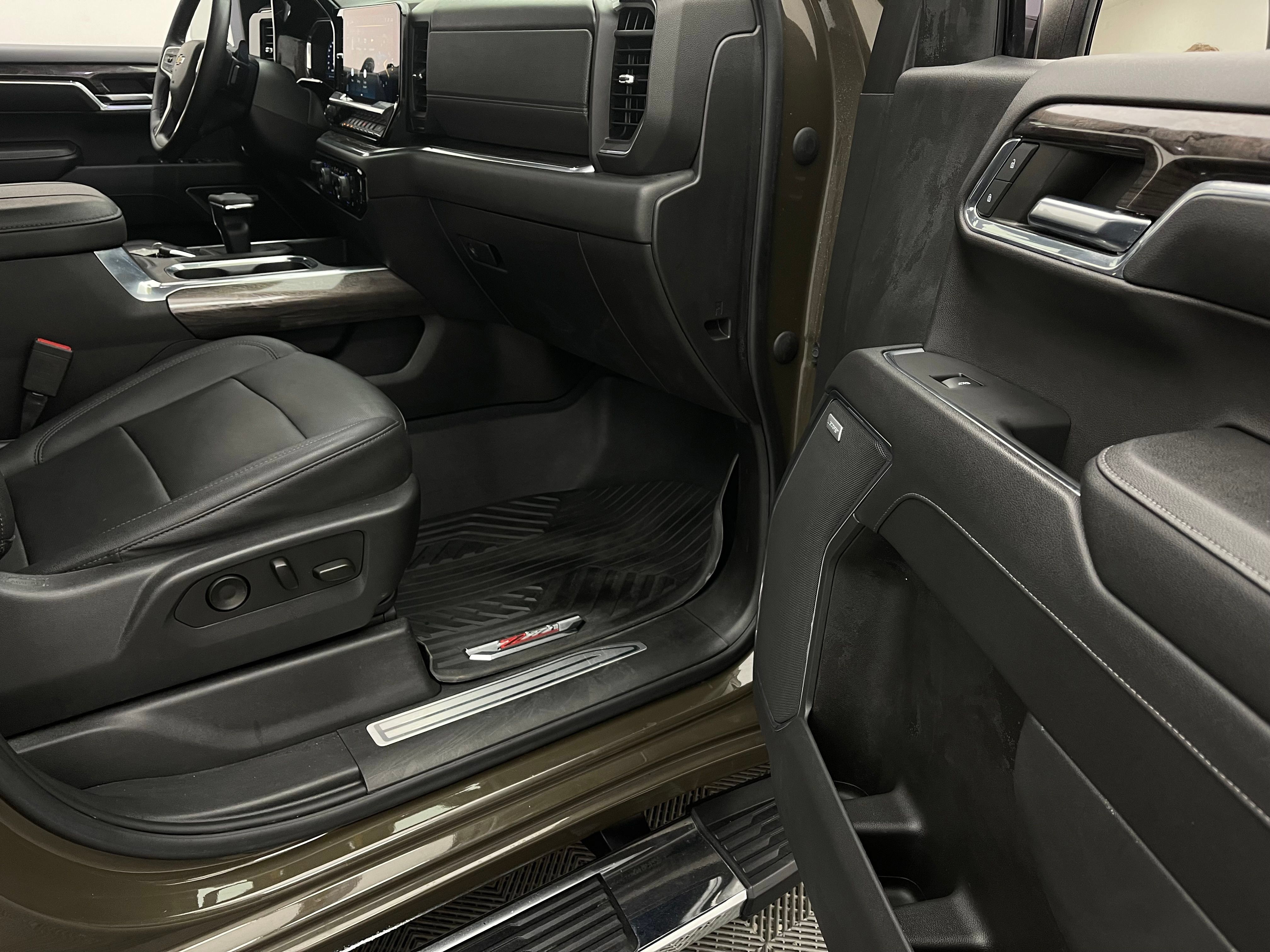 Used 2023 Chevrolet Silverado 1500 LTZ AWD/4WD image 34