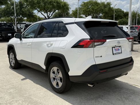 Used 2025 Toyota RAV4 XLE image 7