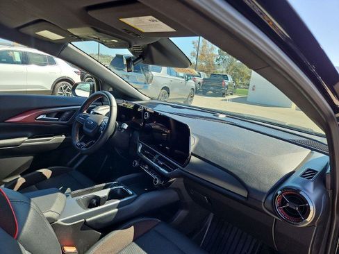 Used 2024 Chevrolet Equinox EV RS FWD image 29
