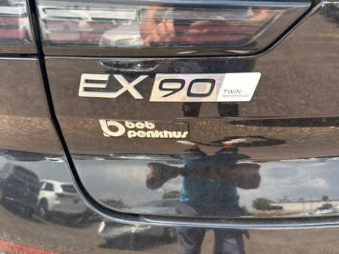 Used 2025 Volvo EX90 Ultra AWD/4WD image 8