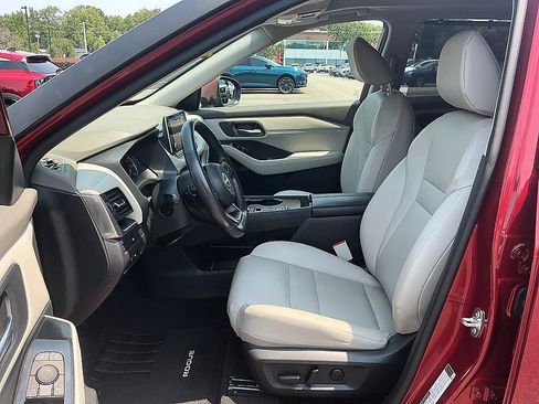 Certified 2023 Nissan Rogue SV w/ SV Premium B Package FWD image 12