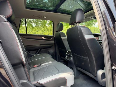 Used 2025 Volkswagen Atlas Peak Edition SE AWD/4WD image 10