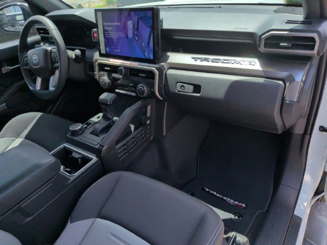 Used 2025 Toyota Tacoma TRD Sport AWD/4WD image 17