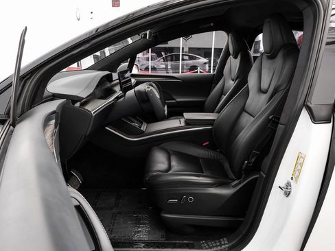 Used 2022 Tesla Model X image 4