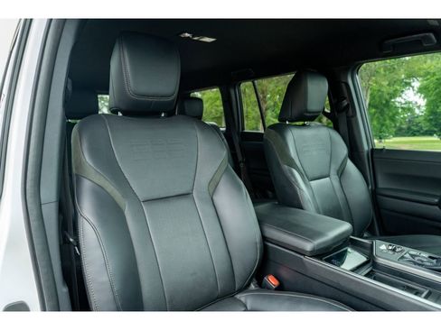 Used 2024 Lexus GX 550 AWD/4WD image 18