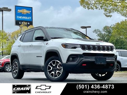 Used 2025 Jeep Compass Trailhawk AWD/4WD image 1