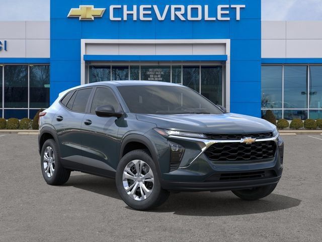 New 2026 Chevrolet Trax LS w/ Driver Confidence Package FWD image 7