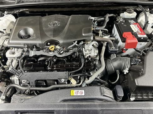 Used 2021 Toyota Camry LE image 10