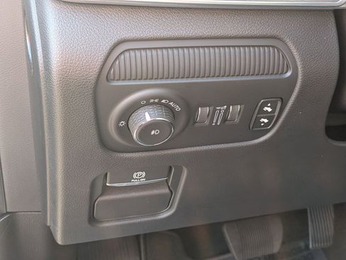 Certified 2024 Jeep Wagoneer L Series II AWD/4WD image 16