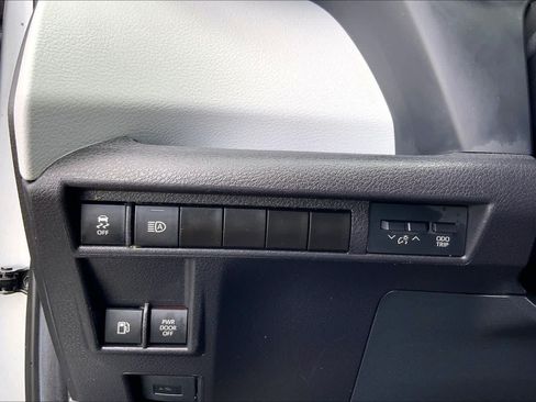 Used 2025 Toyota Sienna XLE w/ XLE Plus Package FWD image 33