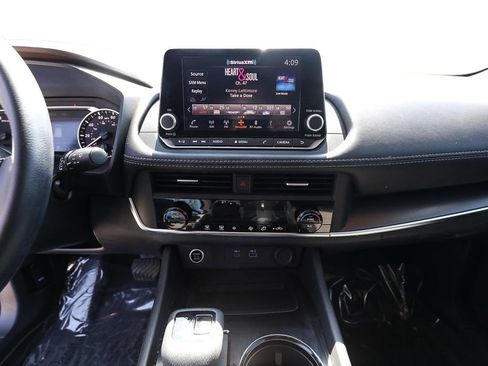 Used 2023 Nissan Rogue SV AWD/4WD image 16