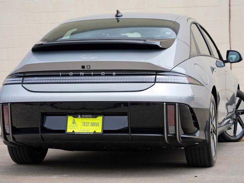 Used 2025 Hyundai Ioniq 6 SE RWD image 4