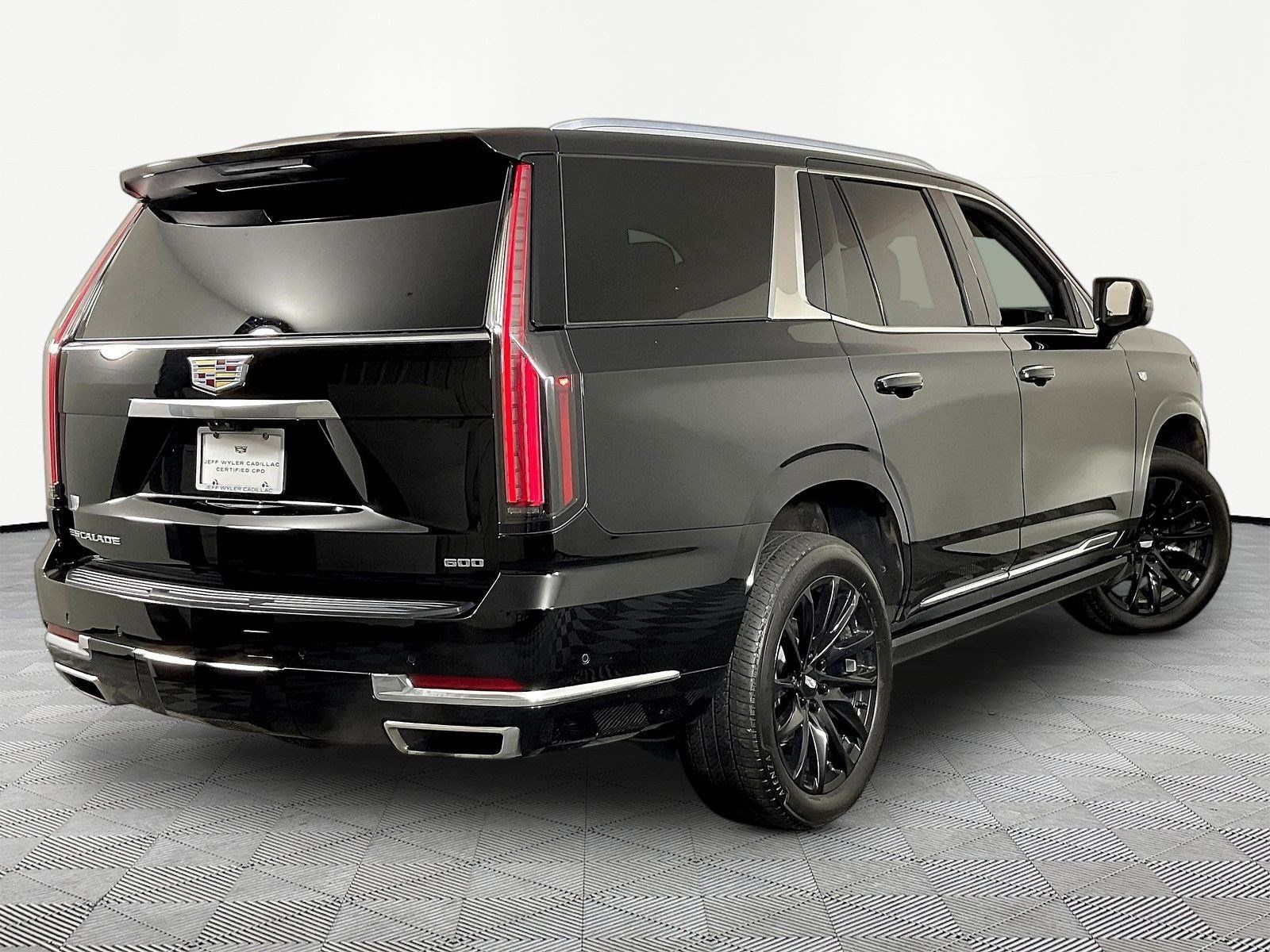 Used 2025 Cadillac Escalade Premium Luxury w/ LPO, Floor Liner Package AWD/4WD image 6