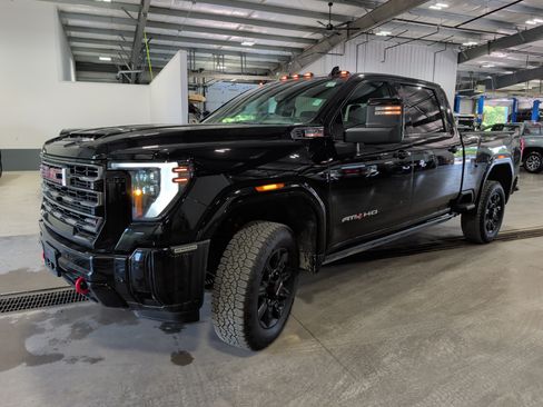 Used 2026 GMC Sierra 2500 AT4 w/ AT4 Premium Plus Package AWD/4WD image 6