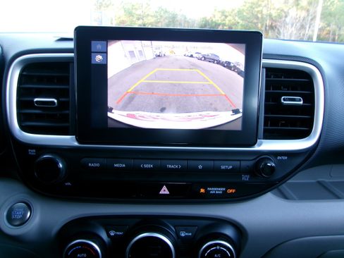 Used 2024 Hyundai Venue SEL FWD image 16