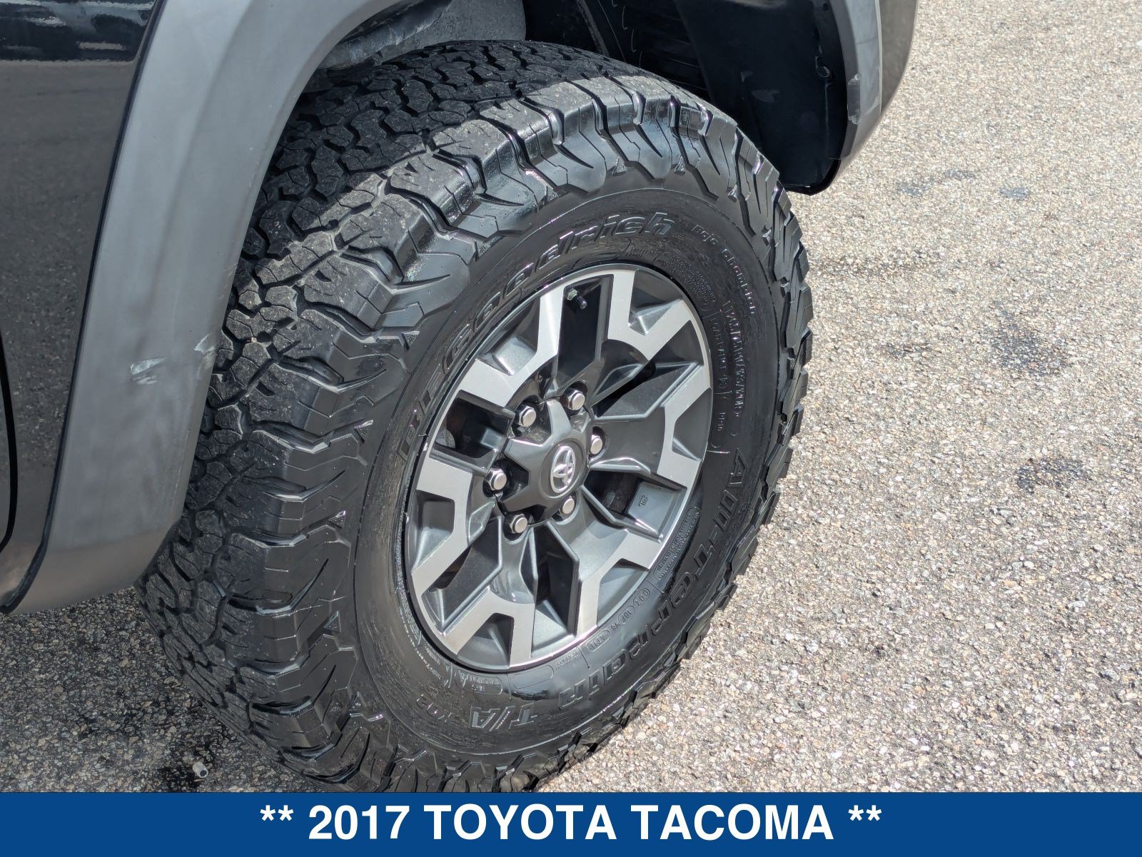 Used 2017 Toyota Tacoma TRD Off-Road w/ Tow Package (A/T) AWD/4WD image 13