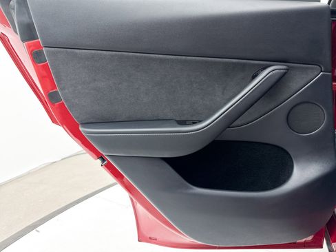 Used 2023 Tesla Model Y Long Range image 34