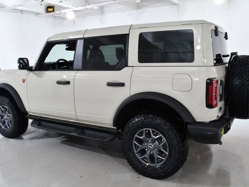 New 2025 Ford Bronco Badlands image 15