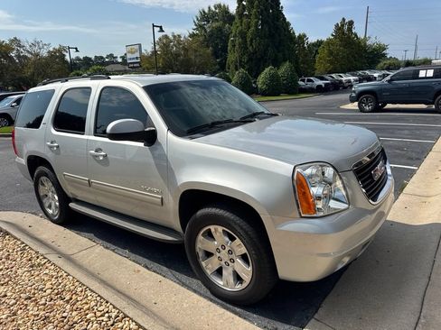 Used 2011 GMC Yukon SLT w/ SLT-2 Equipment Package RWD image 4