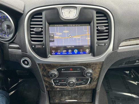 Used 2015 Chrysler 300 C image 33