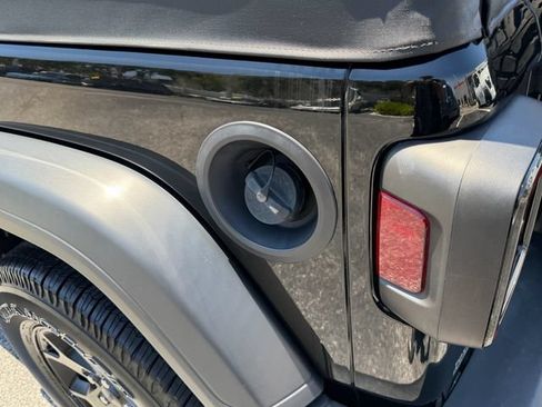 Used 2020 Jeep Wrangler Sport AWD/4WD image 16