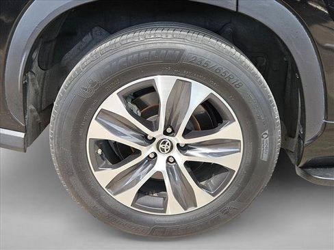 Used 2022 Toyota Highlander XLE FWD image 20