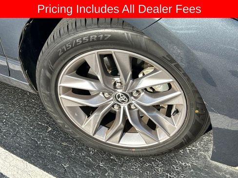Used 2020 Toyota Avalon XLE FWD image 2