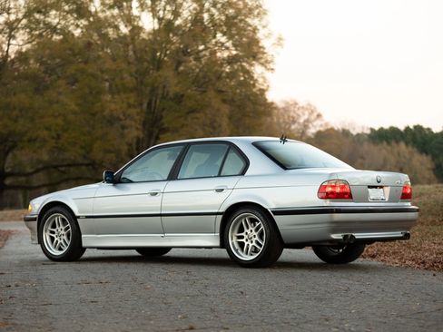 Used 2001 BMW 740i image 9