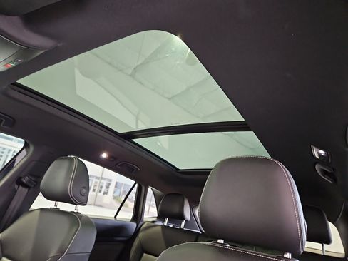 Certified 2023 Volkswagen Atlas Cross Sport SE w/ Panoramic Sunroof Package FWD image 13