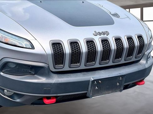 Used 2017 Jeep Cherokee Trailhawk AWD/4WD image 28