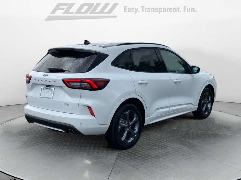 Used 2023 Ford Escape ST-Line w/ Tech Pack #1 FWD image 9