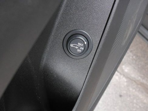 Used 2021 Chevrolet Equinox LT image 22